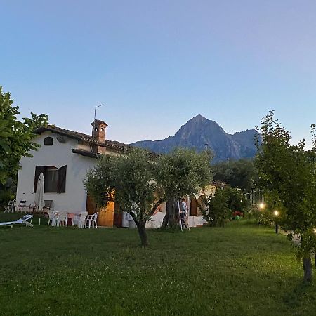 La Casetta Di Trignano Isola del Gran Sasso d'Italia Bagian luar foto